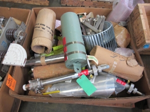 (5 PALLETS) CHECK OUT THIS SCRAP METAL! MUST SEE TO APPRECIATE! MISC STL AND METAL PARTS. LOADING & HANDLING FEE $30-4615